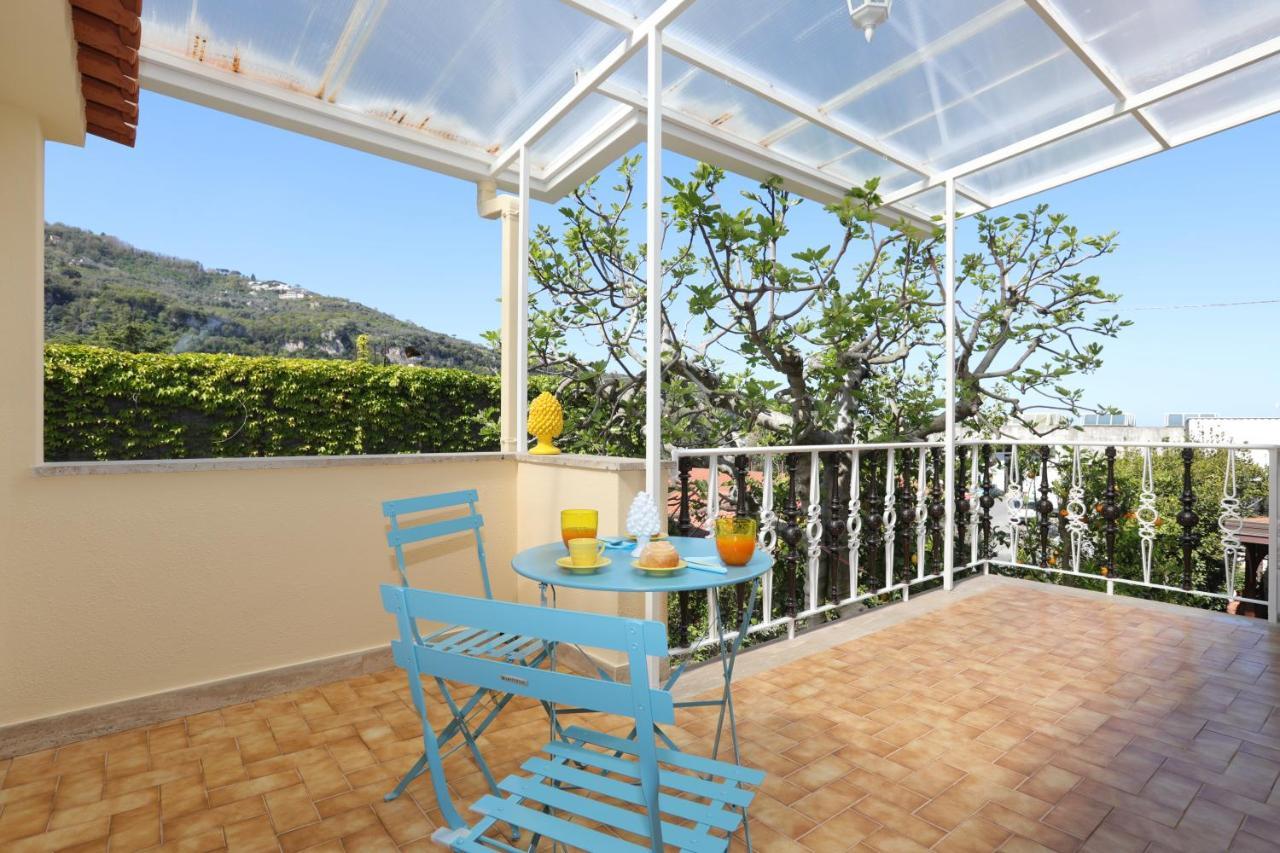 Relais Villa Chiara Free Parking Sorrento Kültér fotó