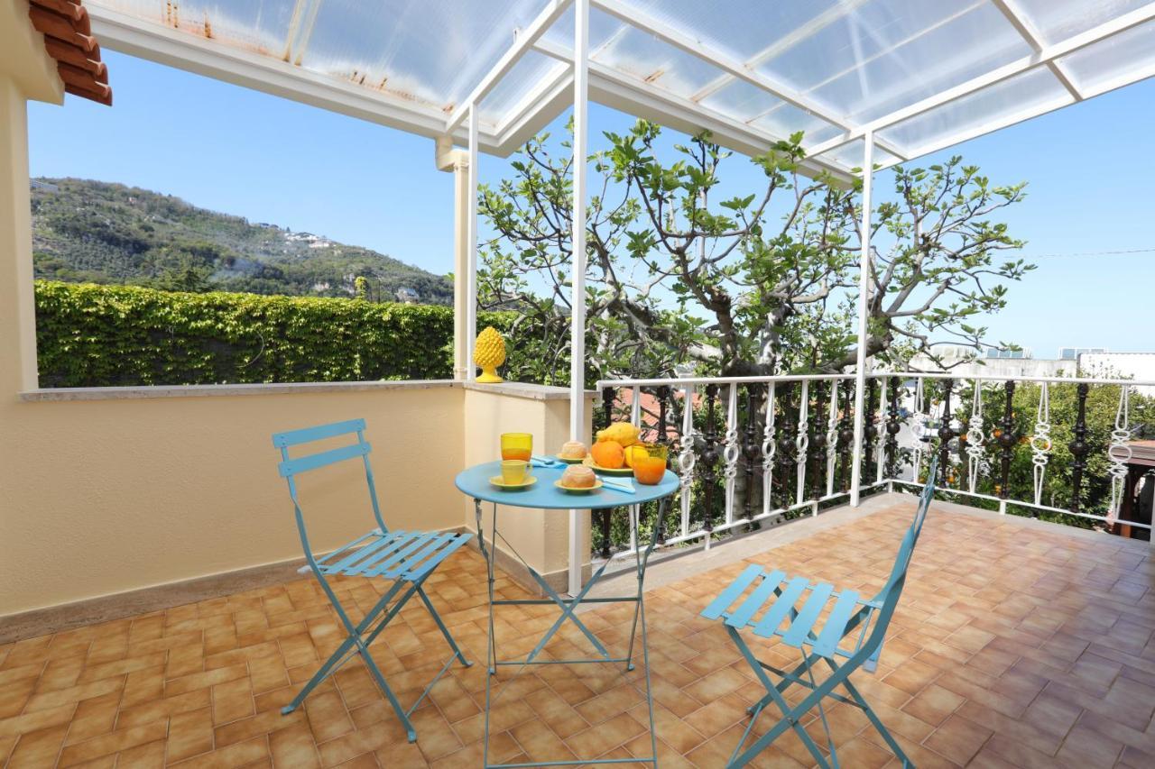 Relais Villa Chiara Free Parking Sorrento Kültér fotó